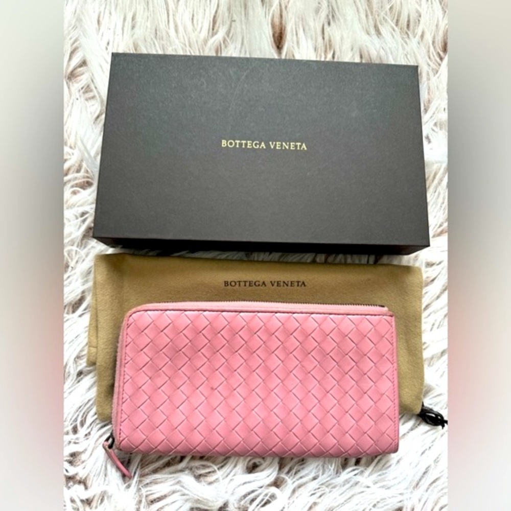 Bottega Veneta Intrecciato zio wallet in Pink